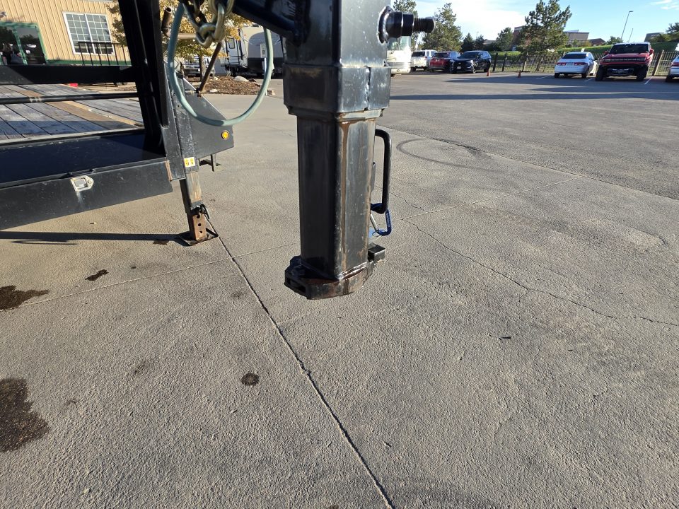 Used 2021 BIG TEX 25GN-40D5A Flatbed Trailer