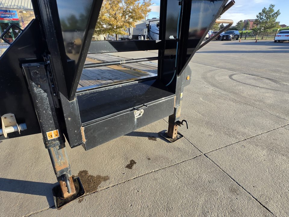 Used 2021 BIG TEX 25GN-40D5A Flatbed Trailer