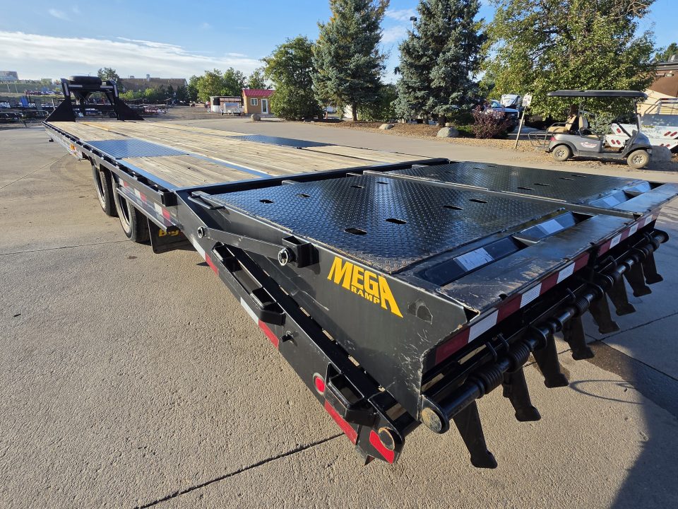 Used 2021 BIG TEX 25GN-40D5A Flatbed Trailer