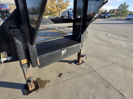 Used 2021 BIG TEX 25GN-40D5A Flatbed Trailer