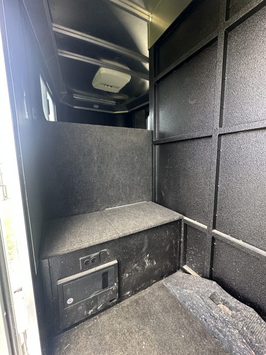 Used 2020 Logan Coach 4H GN RIOT Horse Trailer