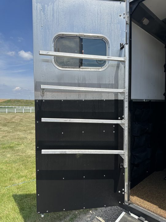 Used 2020 Logan Coach 4H GN RIOT Horse Trailer