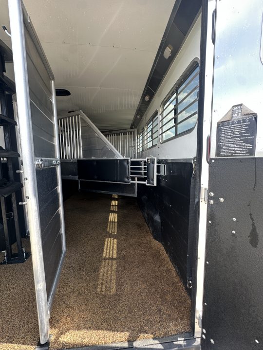 Used 2020 Logan Coach 4H GN RIOT Horse Trailer