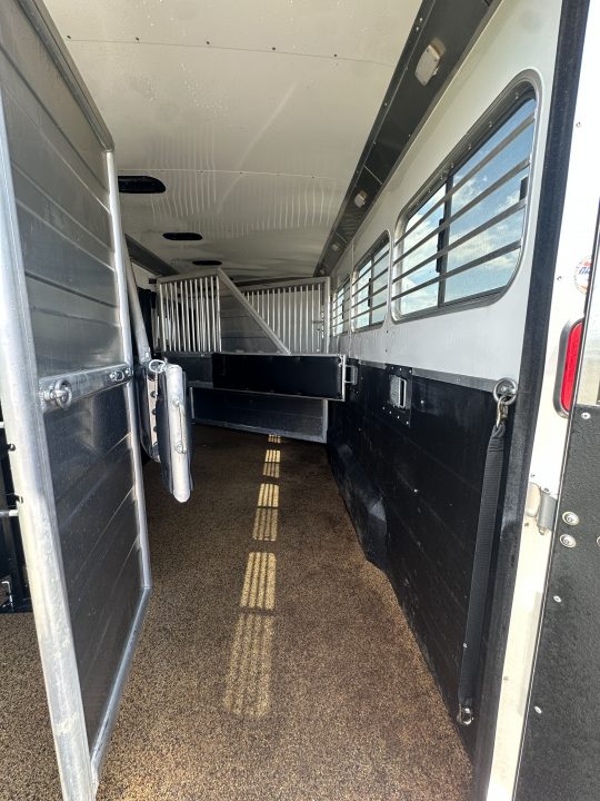 Used 2020 Logan Coach 4H GN RIOT Horse Trailer