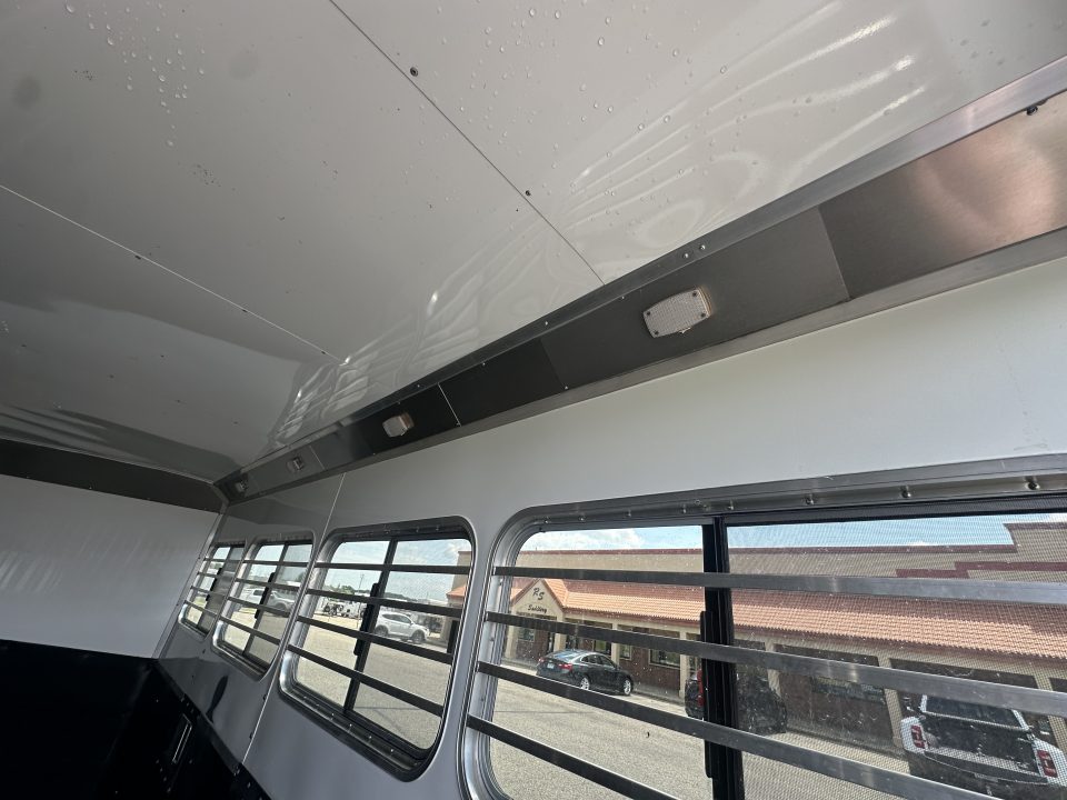 Used 2020 Logan Coach 4H GN RIOT Horse Trailer