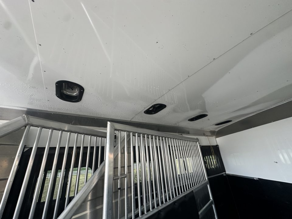 Used 2020 Logan Coach 4H GN RIOT Horse Trailer