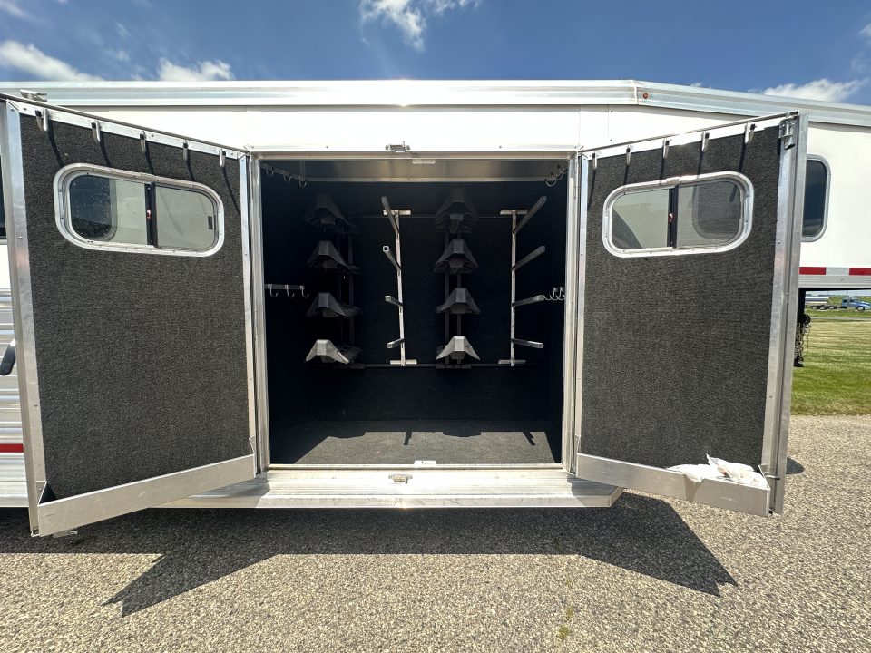 Used 2020 Logan Coach 4H GN RIOT Horse Trailer