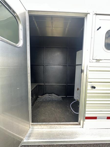 Used 2020 Logan Coach 4H GN RIOT Horse Trailer