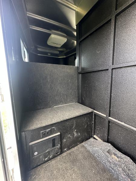 Used 2020 Logan Coach 4H GN RIOT Horse Trailer