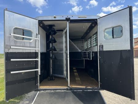 Used 2020 Logan Coach 4H GN RIOT Horse Trailer