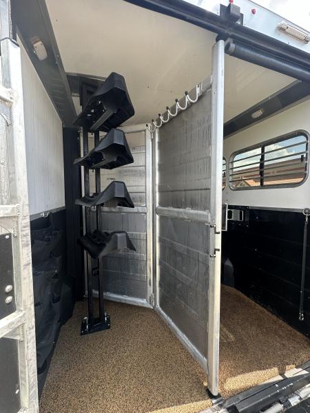 Used 2020 Logan Coach 4H GN RIOT Horse Trailer