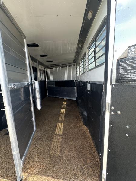 Used 2020 Logan Coach 4H GN RIOT Horse Trailer