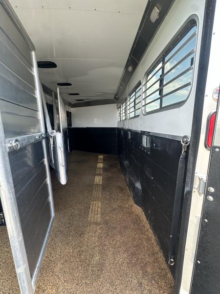 Used 2020 Logan Coach 4H GN RIOT Horse Trailer