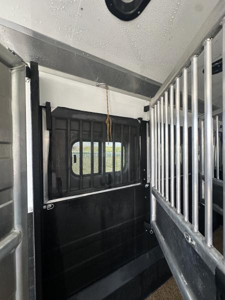 Used 2020 Logan Coach 4H GN RIOT Horse Trailer