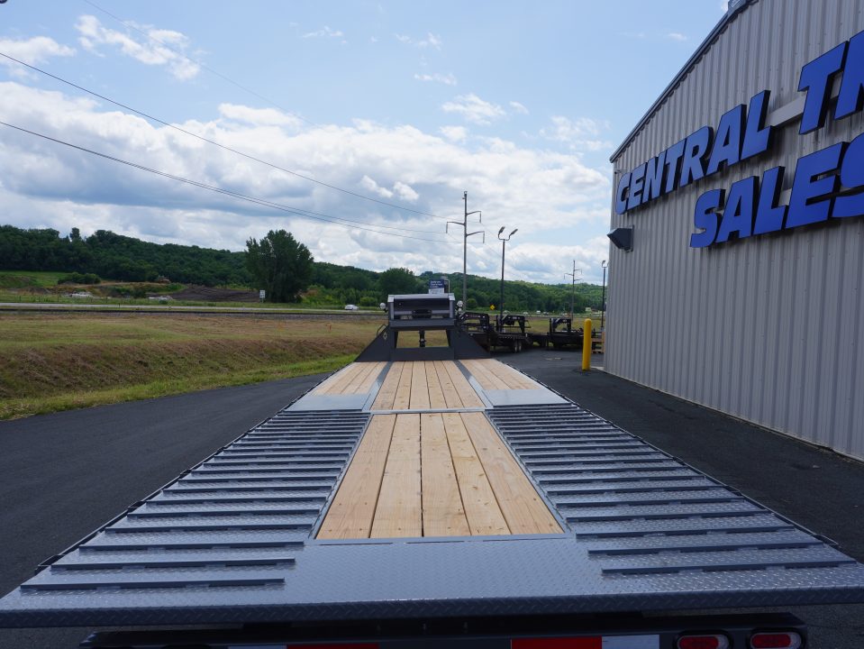 New 2027 Diamond C Trailers FMAX212 32ft Deckover Gooseneck Bodies