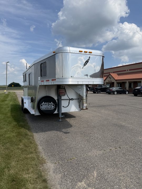 Used 2004 Featherlite Trailers 2H GN Weekender Horse Trailer