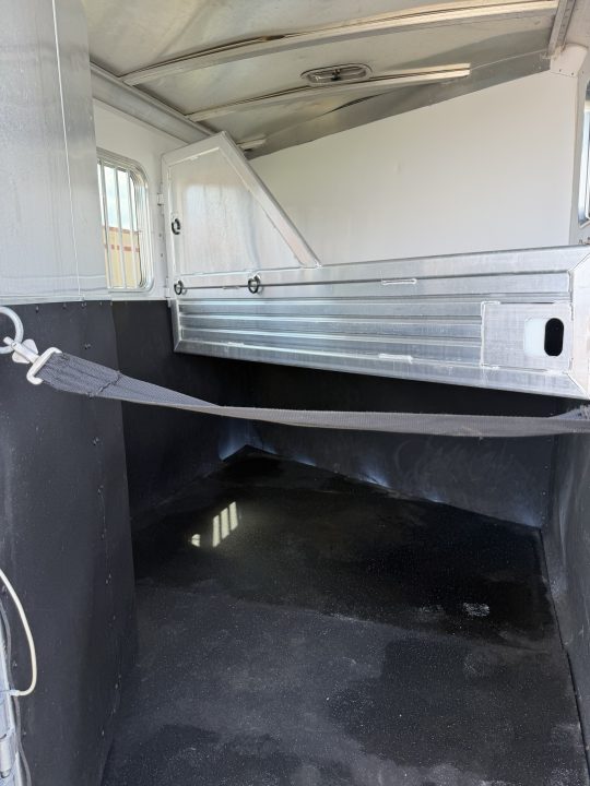 Used 2004 Featherlite Trailers 2H GN Weekender Horse Trailer