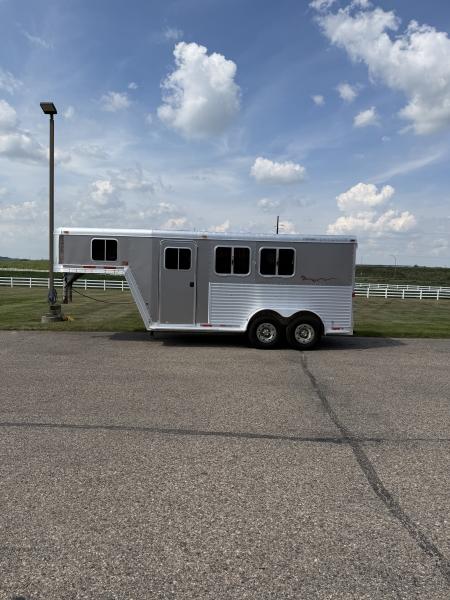 Used 2004 Featherlite Trailers 2H GN Weekender Horse Trailer