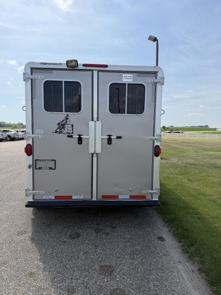 Used 2004 Featherlite Trailers 2H GN Weekender Horse Trailer