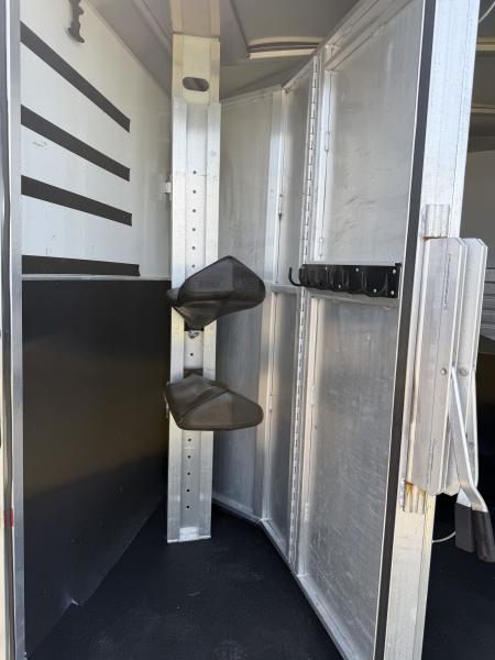 Used 2004 Featherlite Trailers 2H GN Weekender Horse Trailer