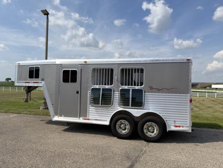 Used 2004 Featherlite Trailers 2H GN Weekender Horse Trailer