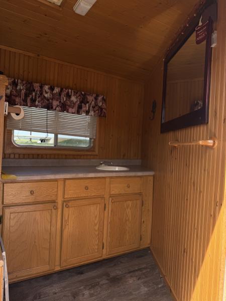Used 2004 Featherlite Trailers 2H GN Weekender Horse Trailer