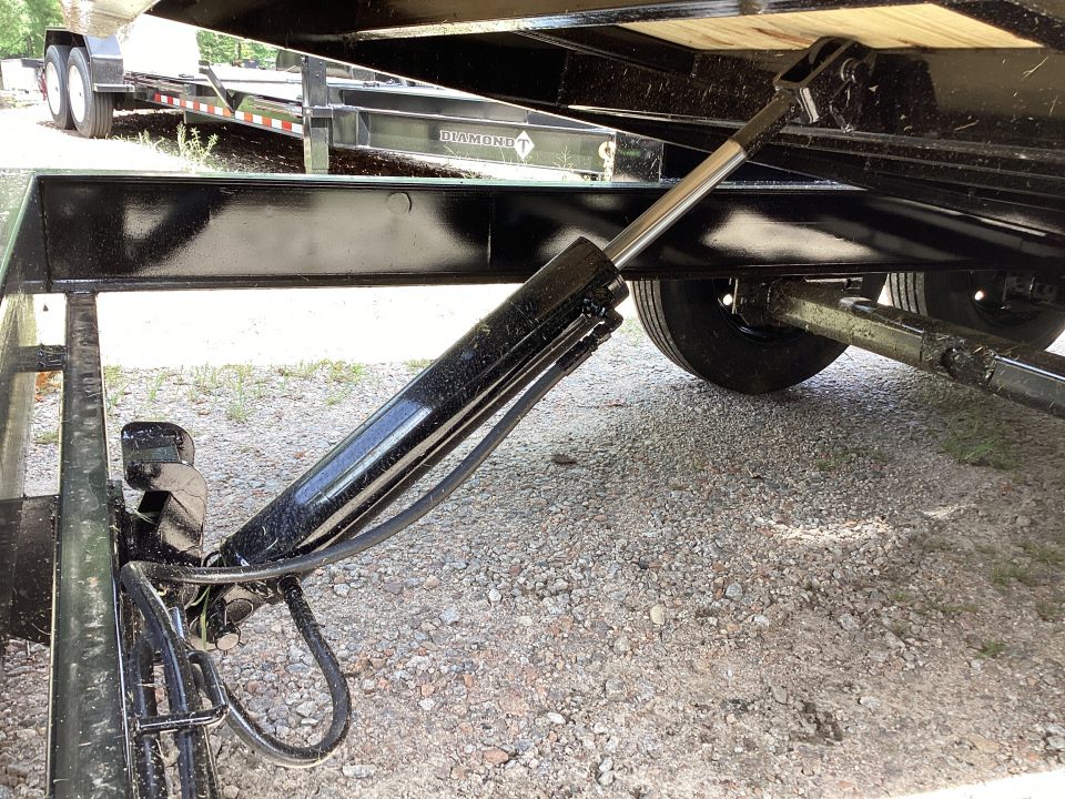 New 2026 Diamond T 8320HDSKP Tilt Trailer