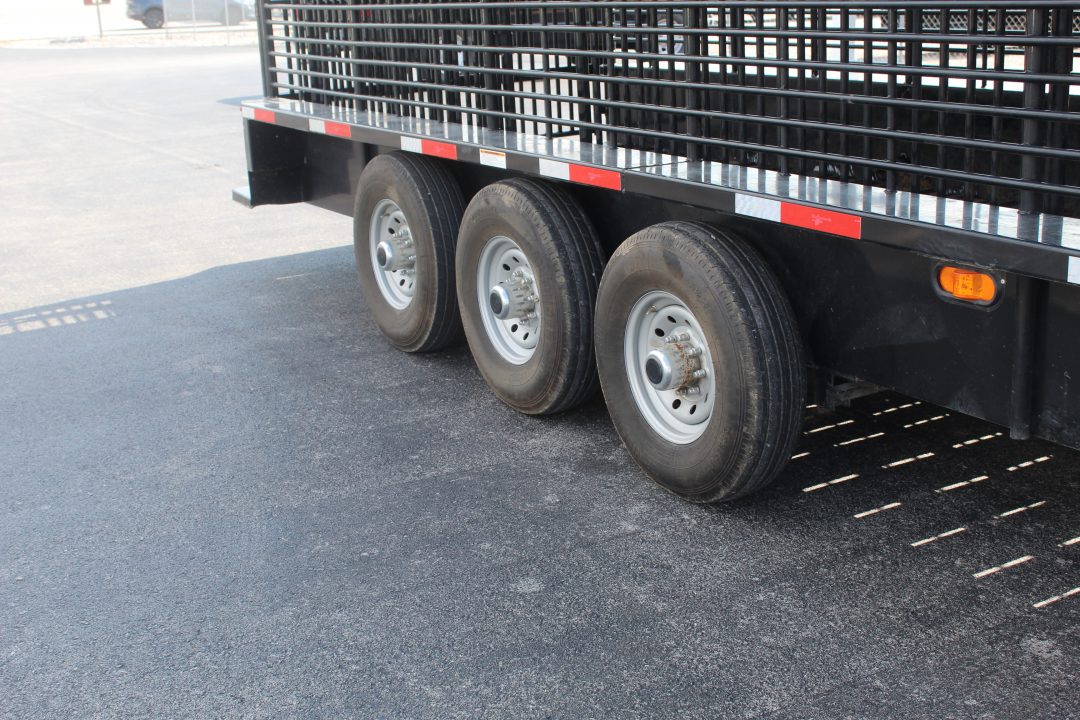 Used 2022 Gooseneck Trailer MFG PIPE SIDE Stock / Stock Combo Trailer