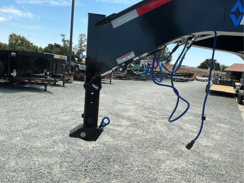 New 2026 Diamond C Trailers FMAX207L25X102MR 8.5FT X 25FT 15.5K GVW Gooseneck Equipment Trailer