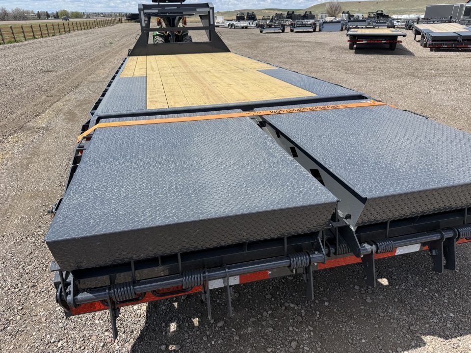 New 2026 Lamar 24' Deckover Gooseneck Trailer 14K