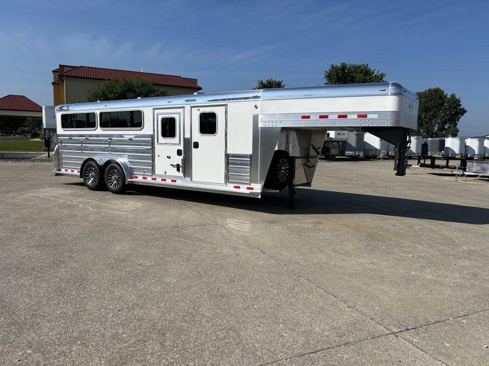 New 2026 4-Star Trailers 7'6"x22' 8 Pen ShowStock Trailer