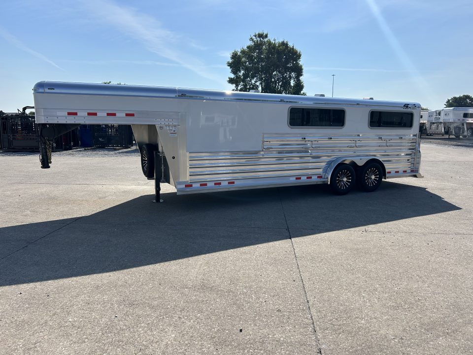 New 2026 4-Star Trailers 7'6"x22' 8 Pen ShowStock Trailer