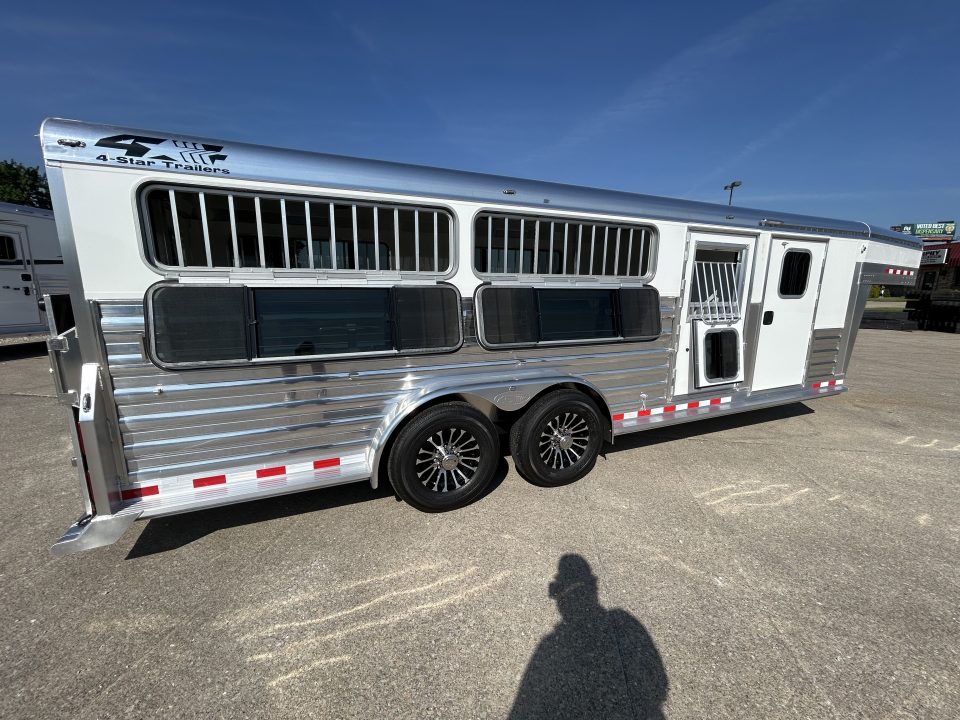 New 2026 4-Star Trailers 7'6"x22' 8 Pen ShowStock Trailer