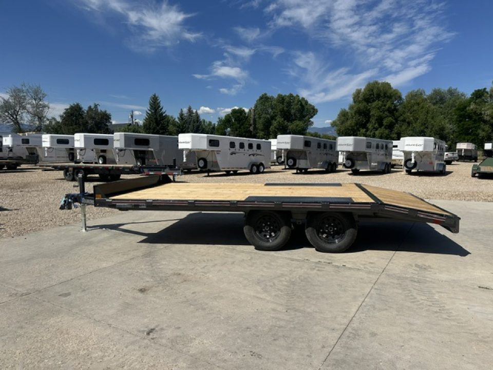 New 2026 Diamond C 16' Deck Over Flatbed