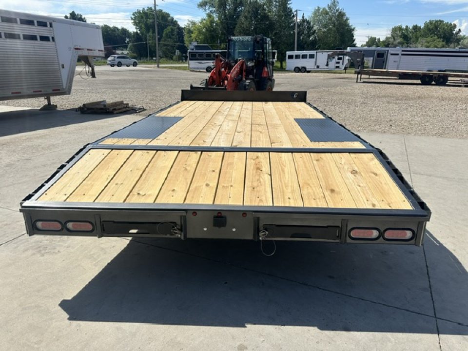 New 2026 Diamond C 16' Deck Over Flatbed