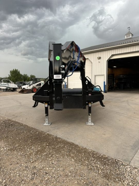 New 2026 Diamond C 25' FMAX210
