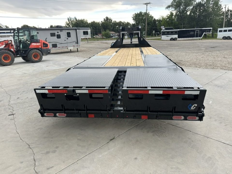 New 2026 Diamond C 25' FMAX210