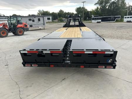 New 2026 Diamond C 25' FMAX210