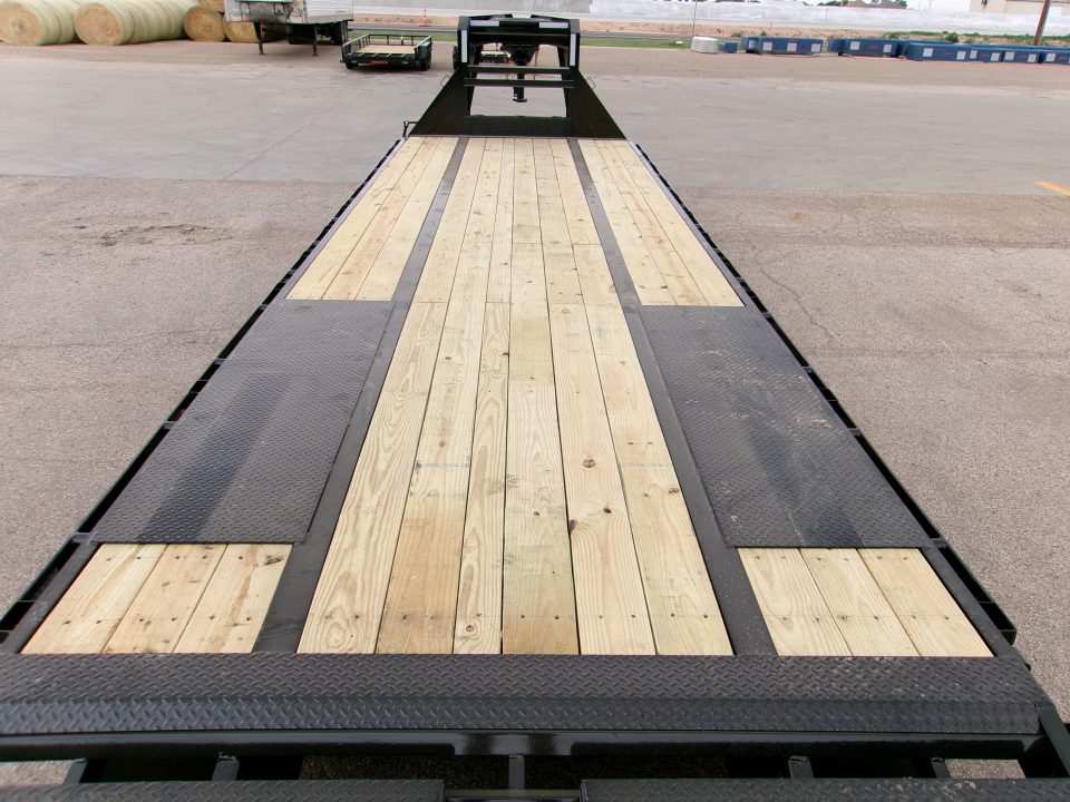 New 2026 Load Trail 32' GN Flatbed w/ Max Ramps & 12k axles, 25.9k