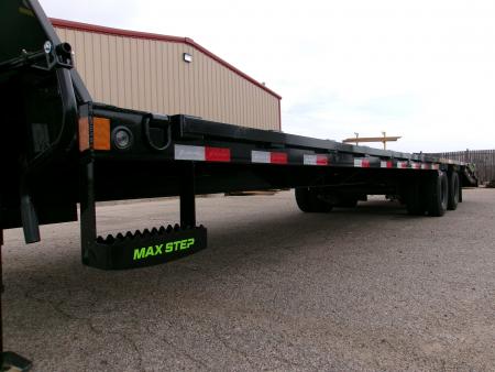 New 2026 Load Trail 32' GN Flatbed w/ Max Ramps & 12k axles, 25.9k