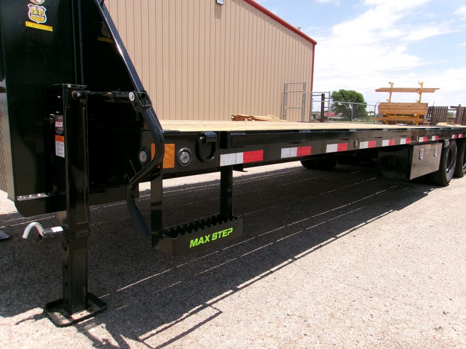 New 2026 Load Trail 32' GN Flatbed w/ 12' Hydraulic Dovetail 24k