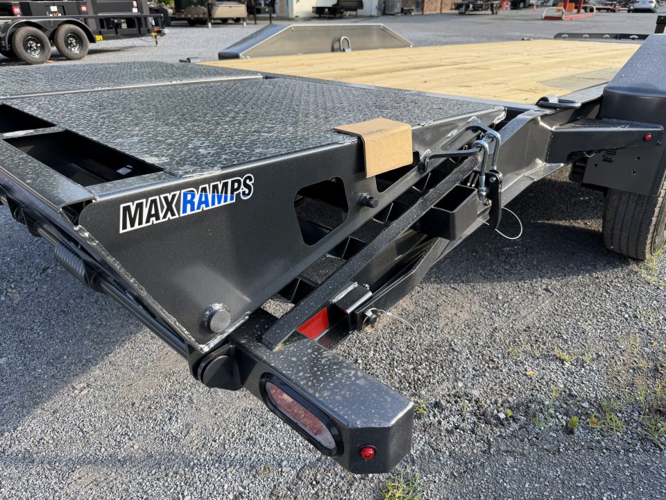 New 2026 Diamond C LPX208 Equipment Trailer MAX RAMPS ,SLIPPER ROLLER , 2 SPEED 15 K JACK