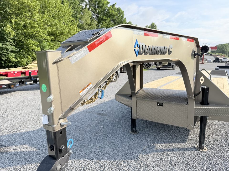 New 2026 Diamond C FMAX212 GOOSENECK TRAILER PACESETTER EDITION HYDRO JACKS & DOVE DISC BRAKES 17.5 ALUMINUM OUTER RIMS