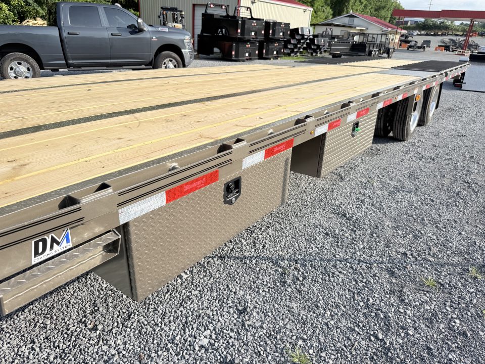 New 2026 Diamond C FMAX212 GOOSENECK TRAILER PACESETTER EDITION HYDRO JACKS & DOVE DISC BRAKES 17.5 ALUMINUM OUTER RIMS