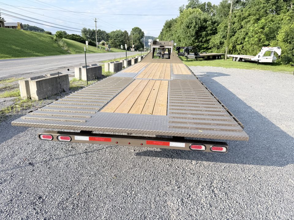 New 2026 Diamond C FMAX212 GOOSENECK TRAILER PACESETTER EDITION HYDRO JACKS & DOVE DISC BRAKES 17.5 ALUMINUM OUTER RIMS