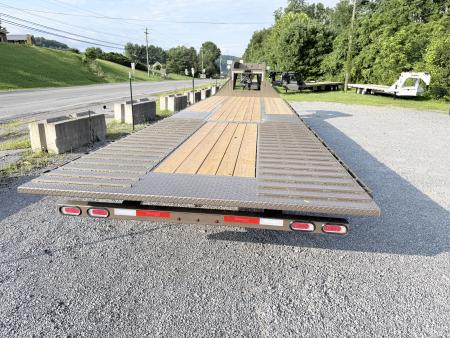 New 2026 Diamond C FMAX212 GOOSENECK TRAILER PACESETTER EDITION HYDRO JACKS & DOVE DISC BRAKES 17.5 ALUMINUM OUTER RIMS