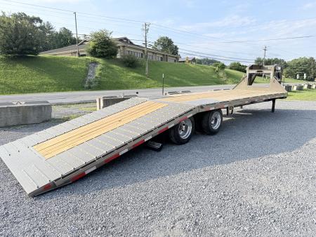New 2026 Diamond C FMAX212 GOOSENECK TRAILER PACESETTER EDITION HYDRO JACKS & DOVE DISC BRAKES 17.5 ALUMINUM OUTER RIMS