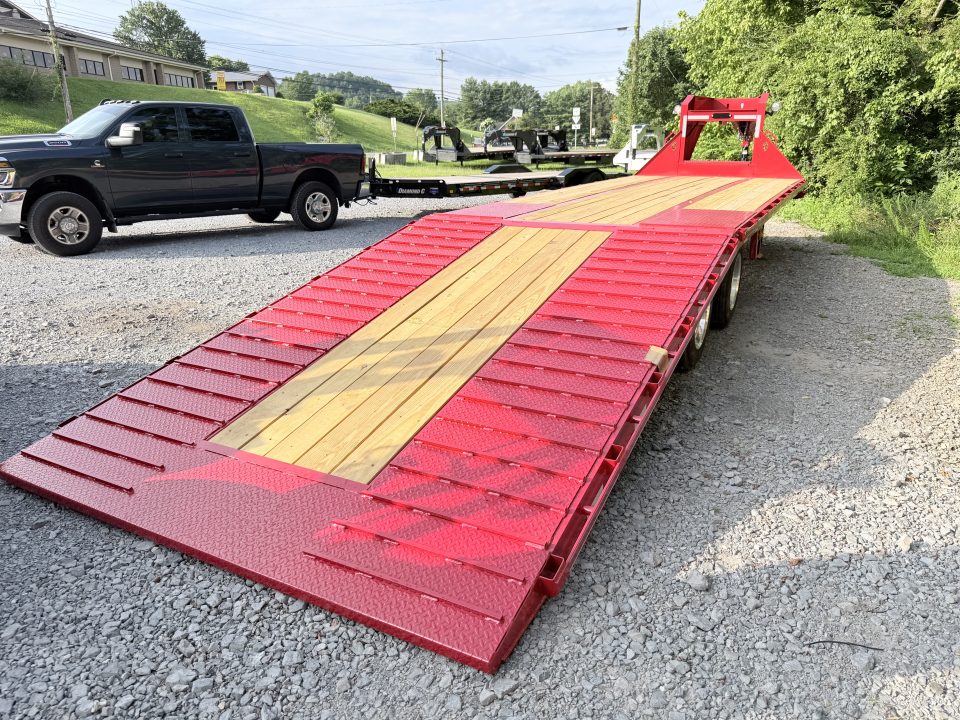 New 2026 Diamond C FMAX212 GOOSENECK TRAILER PACESETTER EDITION HYDRO JACKS & DOVE DISC BRAKES 17.5 ALUMINUM OUTER RIMS