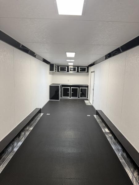 New 2027 Vintage 32’ Tag Race Trailer