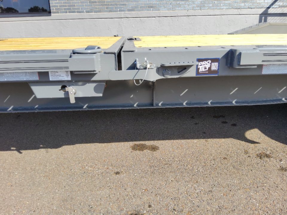 New 2026 Diamond C Trailers HXD210 Tilt Trailer